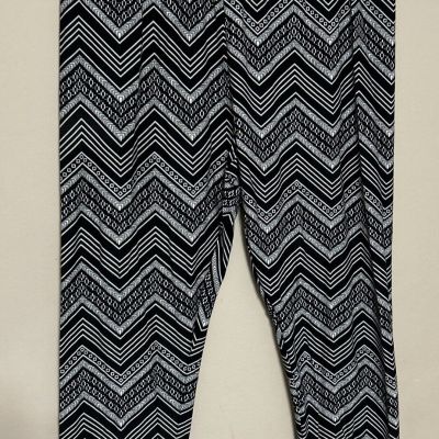 Allison Brittney Leggings Small Capri Black & White Chevron Workout New No Tag